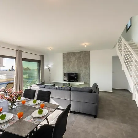 Villa Andre, Walking Distance To Coral Bay