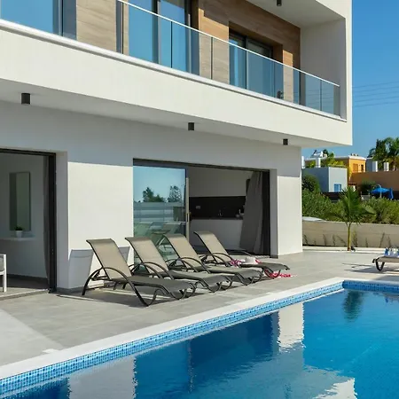 Andre, Walking Distance To Coral Bay * Peyia