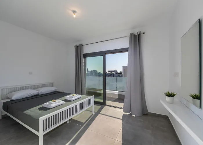 Villa Andre, Walking Distance To Coral Bay