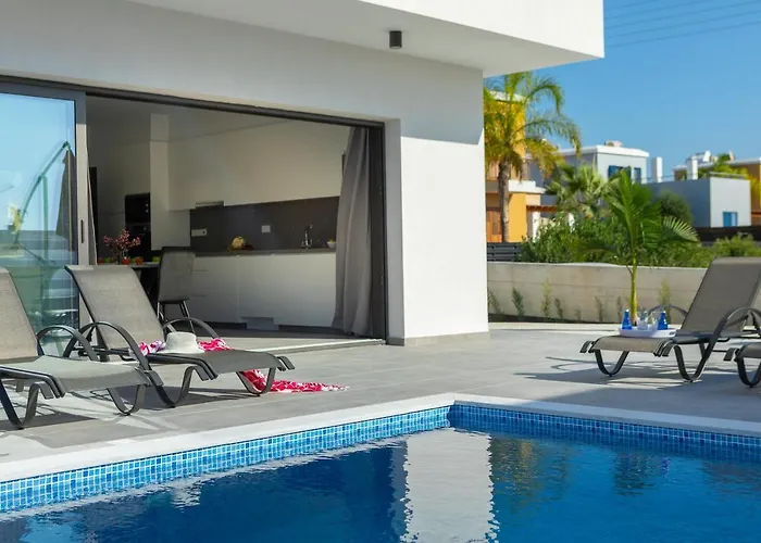 Villa Andre, Walking Distance To Coral Bay *