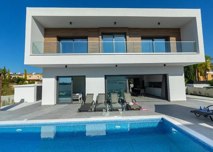 Andre, Walking Distance To Coral Bay