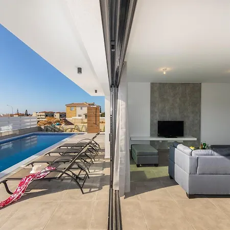Andre, Walking Distance To Coral Bay * Peyia