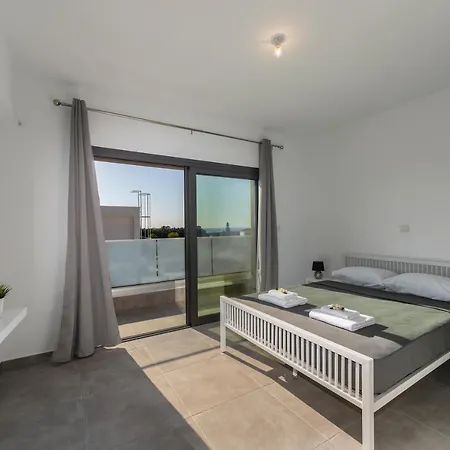 Andre, Walking Distance To Coral Bay *