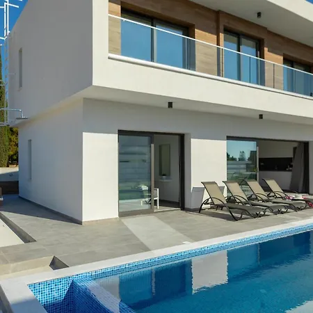Villa Andre, Walking Distance To Coral Bay *