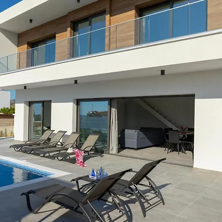Andre, Walking Distance To Coral Bay * Peyia