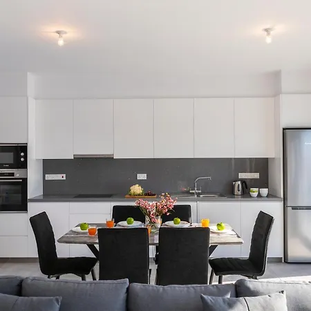 Andre, Walking Distance To Coral Bay * Péjia