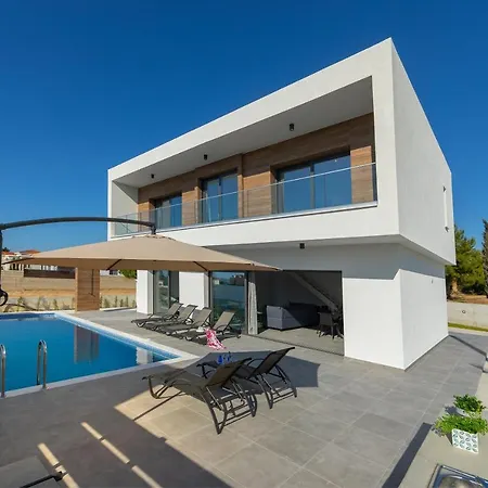 Andre, Walking Distance To Coral Bay Villa