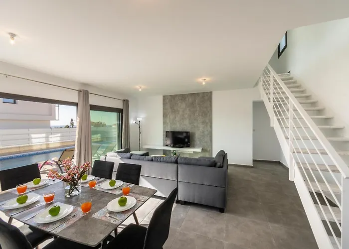 Vila Andre, Walking Distance To Coral Bay