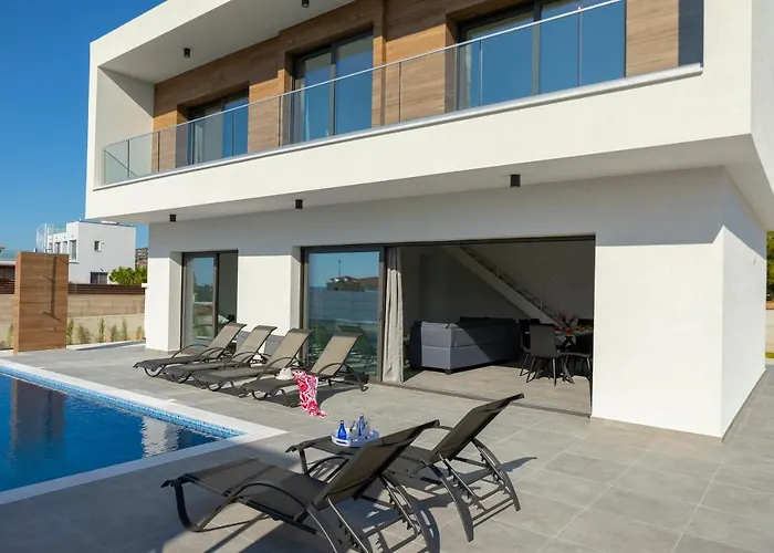 Andre, Walking Distance To Coral Bay * Pegeia