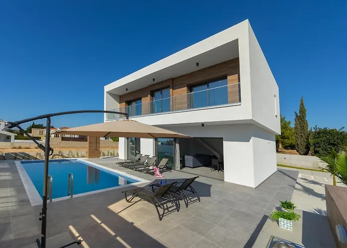 Andre, Walking Distance To Coral Bay Vila