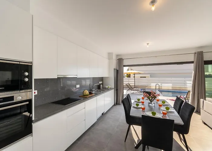 Andre, Walking Distance To Coral Bay Pegeia